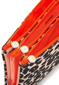 Amy - Toilettas - Brown 9 Amy - Toilettas - Brown -Tassen Promotie Winkel 17d976e9e9f34ff193fc076ed06f5796