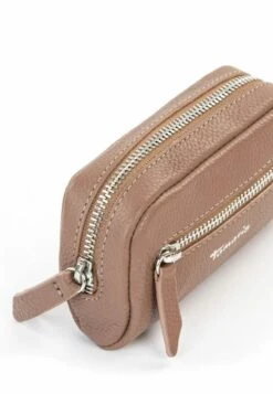 Tamaris Amanda - Toilettas - Taupe 8 Tamaris Amanda - Toilettas - Taupe -Tassen Promotie Winkel 5f1a4b96f9944c8daac8c4ba7bd6c459