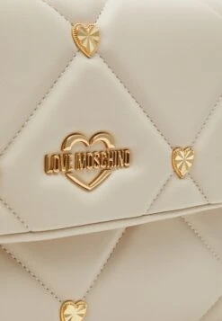 LOVE MOSCHINO Jewel Heart Shoulder Bag - Toilettas - Avorio 8 LOVE MOSCHINO Jewel Heart Shoulder Bag - Toilettas - Avorio -Tassen Promotie Winkel 8a09b98515794e41a9071a4f9e74ea4a