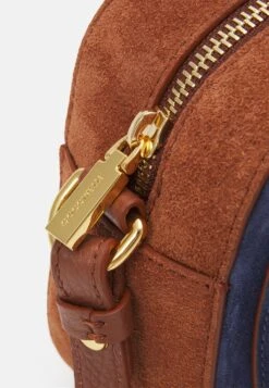 Coccinelle Beat Patch Sue - Schoudertas - Mirtil/Brul -Tassen Promotie Winkel b9d5f7c732b04830ac758da1d7b7bd9e