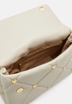 LOVE MOSCHINO Jewel Heart Shoulder Bag - Toilettas - Avorio 7 LOVE MOSCHINO Jewel Heart Shoulder Bag - Toilettas - Avorio -Tassen Promotie Winkel db946898c3f343bba3cdb286c45c7f9e